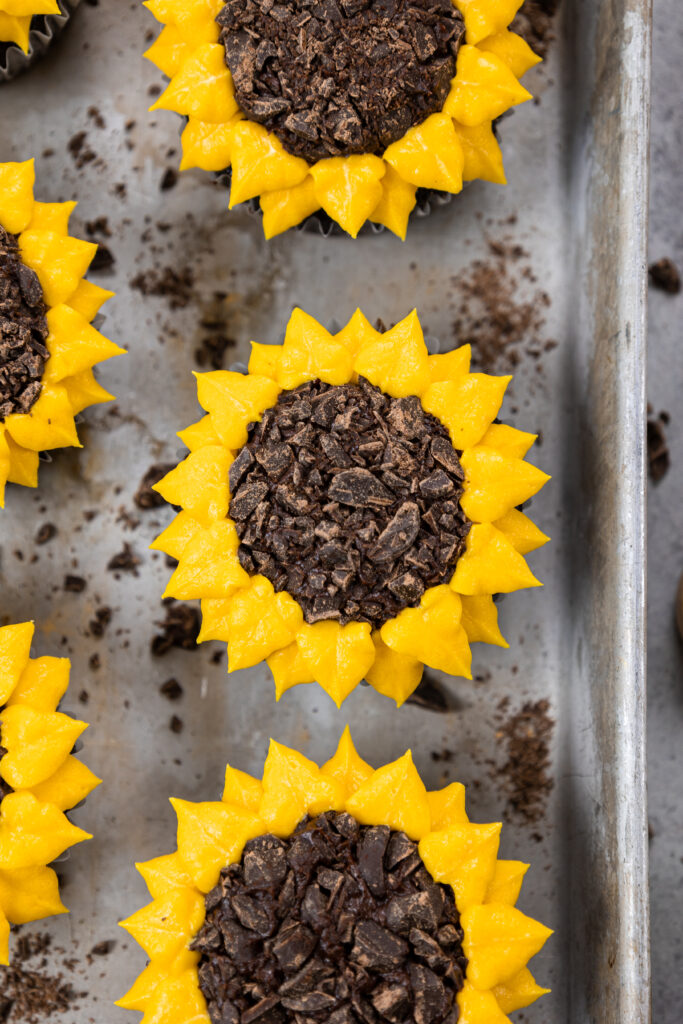 image of adorable and easy sunflower cupcakes made with buttercream frosting