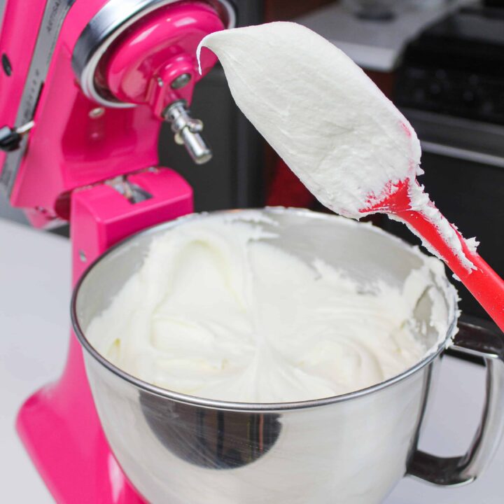 image of buttercream frosting being tested for the right consistency