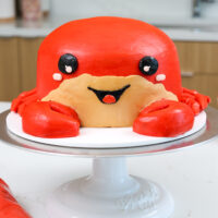 image of an adorable crab birthday cake made with buttercream frosting