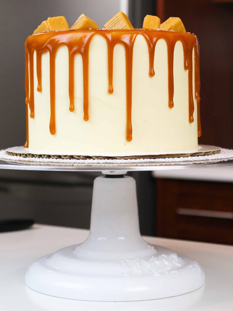 salted caramel cake photo