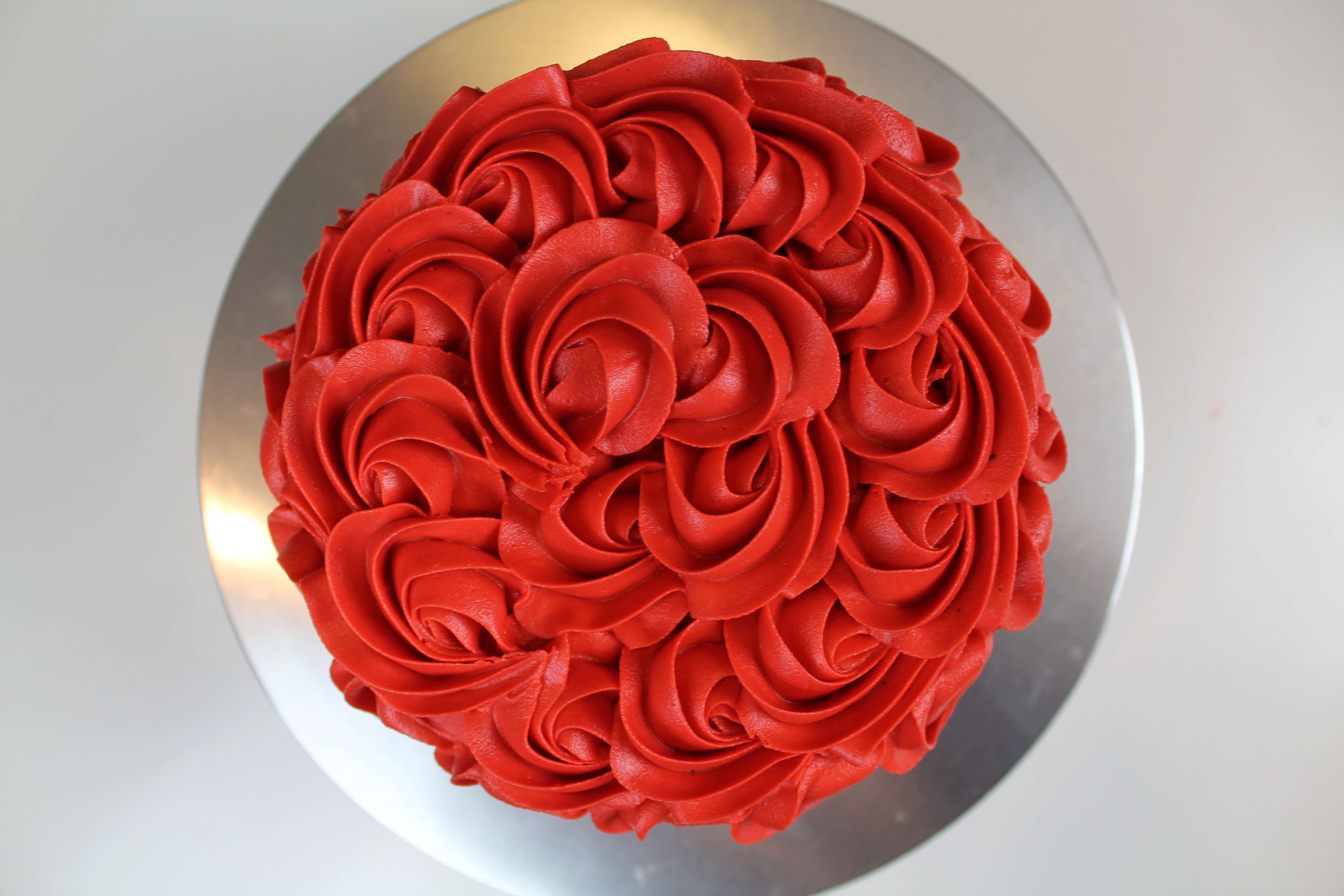 Red buttercream roses cake