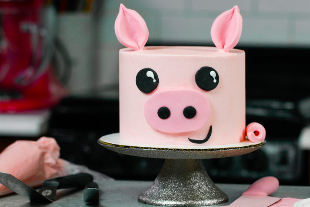 image of a pig cake made with buttercream