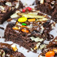 image of kitchen sink brownies topped with potato chips, pretzels, oreos and M&Ms