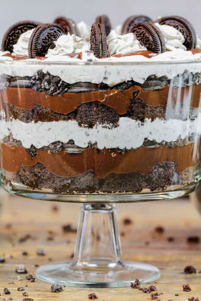 image of layers of oreo trifle in a glass dish